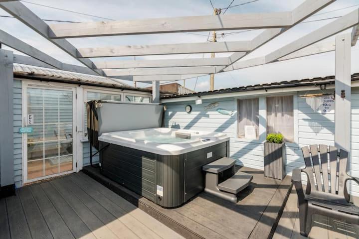 Dog Friendly Cottage 2 Mins To Beach With Hot Tub And Zappi Ev Lessingham Kültér fotó