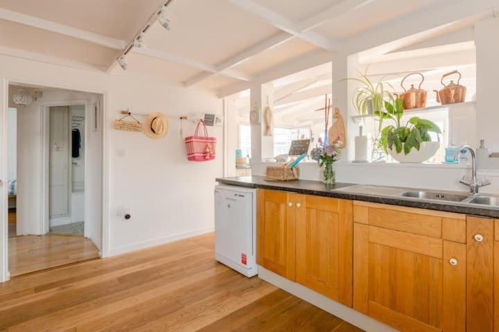 Dog Friendly Cottage 2 Mins To Beach With Hot Tub And Zappi Ev Lessingham Kültér fotó