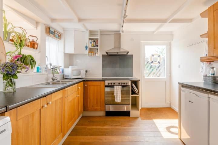 Dog Friendly Cottage 2 Mins To Beach With Hot Tub And Zappi Ev Lessingham Kültér fotó