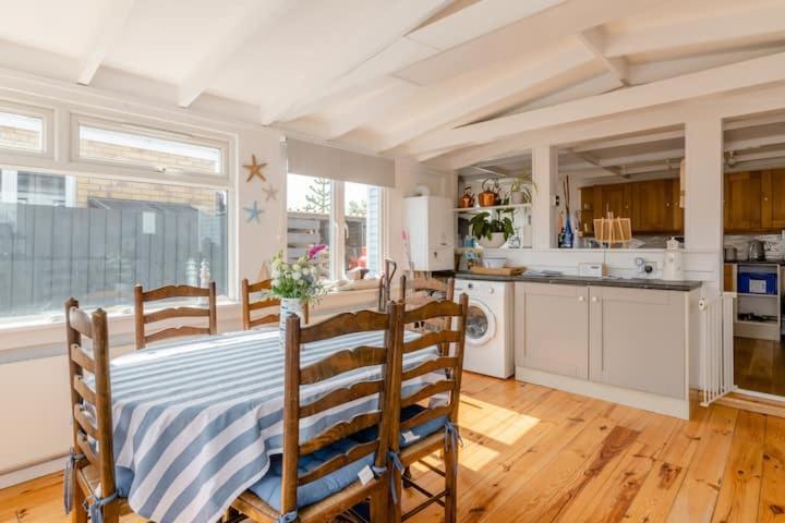 Dog Friendly Cottage 2 Mins To Beach With Hot Tub And Zappi Ev Lessingham Kültér fotó